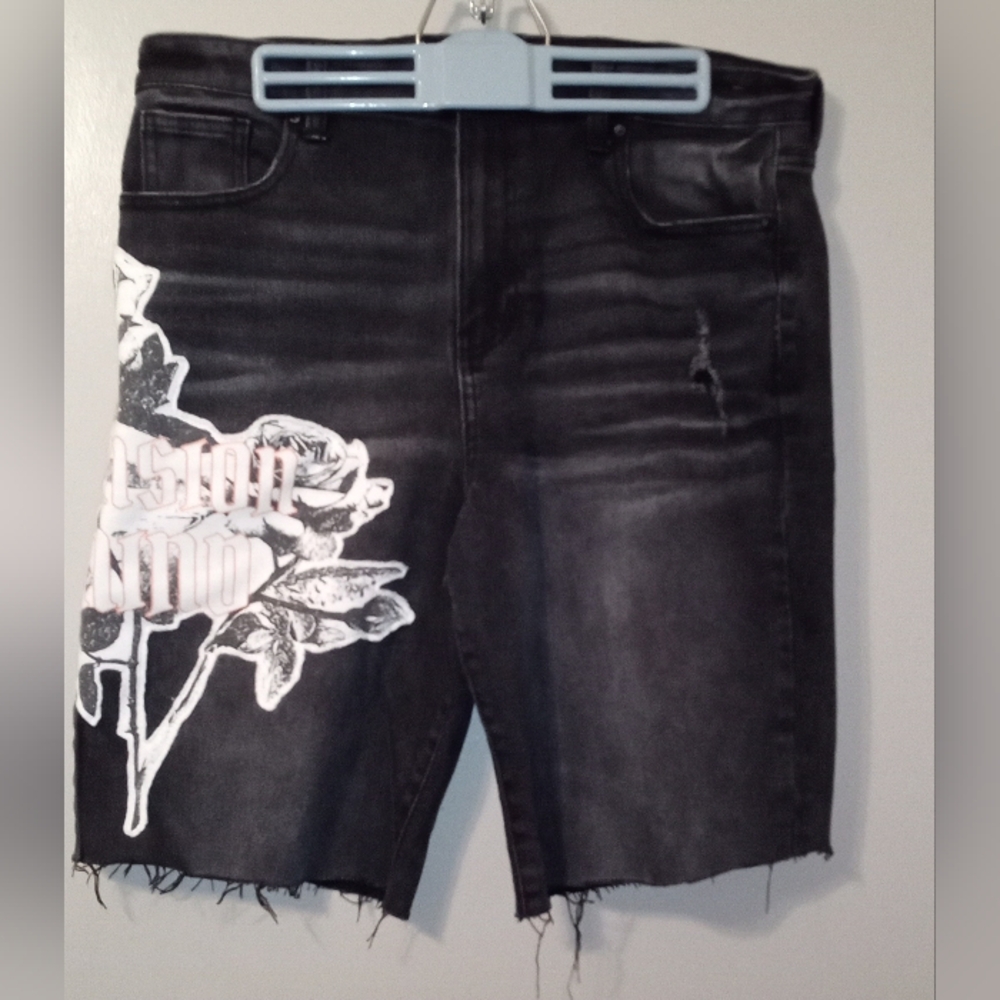 Black Jorts With Right Leg Detail